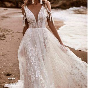 Chloe by Rish Wedding Dress Size 2